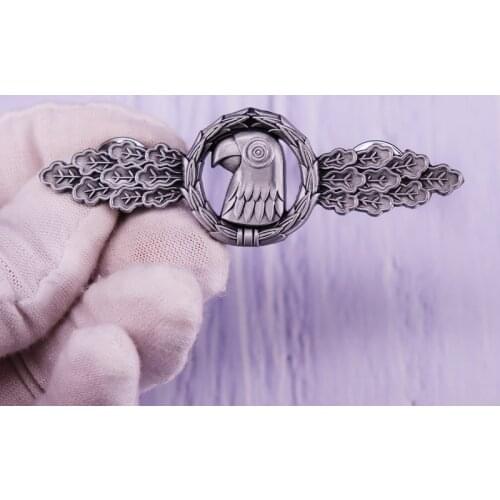 WW 2 German Luftwaffe Oak Leaf Eagle Badge Medal C. E. Junker Berlin SW