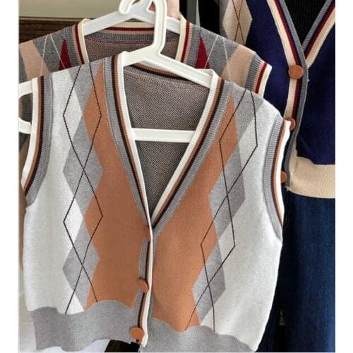 Autumn 2021 new style Korean retro sleeveless waistcoat sweater for womens outer wear hit color wild single-breasted sweater