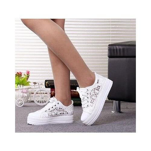 New Casual Cutouts Lace Canvas Shoes Summer Women Shoes Hollow Floral Breathable Platform Flat Shoes White Black Color