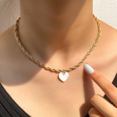 Fashion Boho Natural Shell Heart Pendant Necklace for Women Gold color Metal Twisted Rope Chain Necklace Simple Clavicle Jewelry
