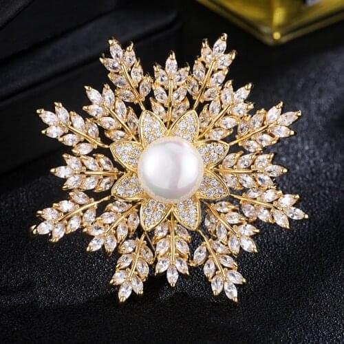 2020 Shiny Cubic Zirconia Snowflake Brooches Pins Gold Color Copper Pin Rhinestone Wedding Bouquet Christmas Gift Accessories