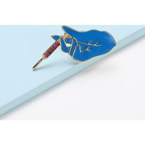 Medical Syringe Pin Doctor Nurse MD Creative Denim Jackets Badges Brooch Women Men Cartoon Enamel Crystals Metal Lapel Jewelry