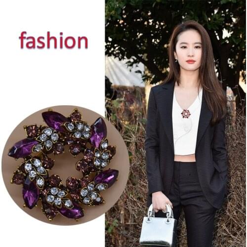 Mziking 2020 new Bauhinia small Five kinds of color Brooch Womens corsage cardigan clasp Ornament crystal brooch cape buckle