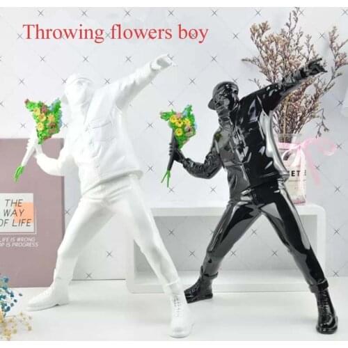 THROWING FLOWER BOY SCULPTURE HOME DECORATION GRAFFITI ARTIST COLLECTION TREND SOFT DECORATION RESIN CRAFTS DECORATION