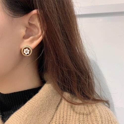 Gifts Temperament Pearl Flower Round Korean Vintage Stud Earrings Women Jewelry S925 Silver Needle Pearl Earrings