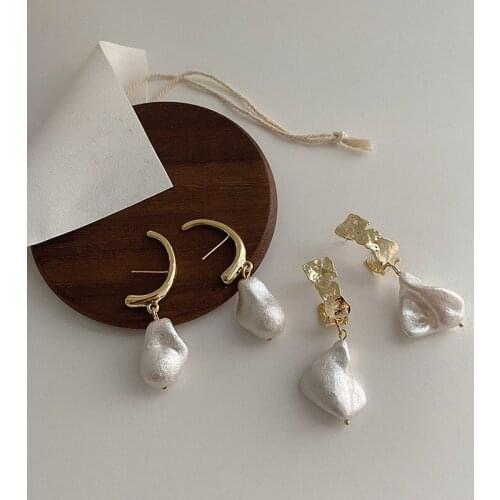 Origin Summer Romantic Irregular Baroque Pearl Earring for Women Gold Color Metallic Matte White Pearls Drop Earrings Pendientes