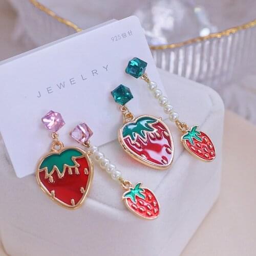 2021 Fashion Lovely Fruit Earrings Asymmetric Strawberry Drop Dangle Earrings for Women Girls Sweet Cute Accessories Jewelry