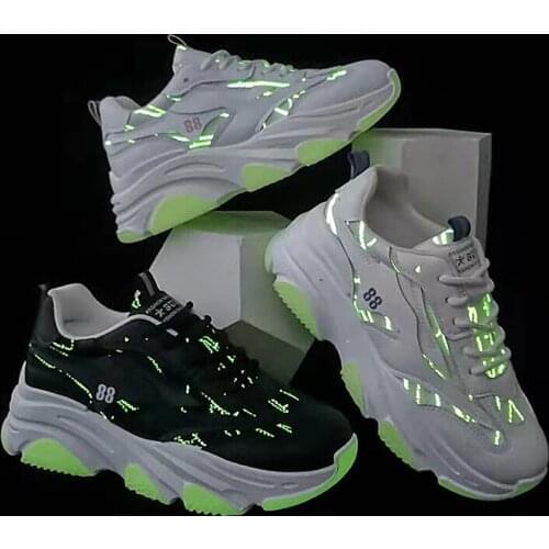 2021 New Cool Glow High Heels Casual Footwear Ladie Fashion White Chunky Sneakers Women Black Flats Shoes For Women Walking Soft