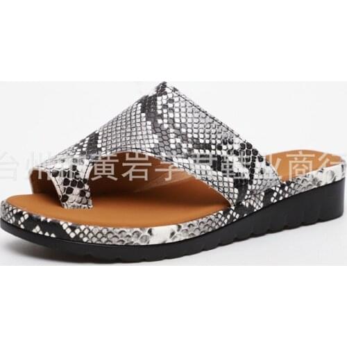 2019 speed sell cross-border supply large size womens shoes wish explosion models wear leather slippers foreign trade sets of t