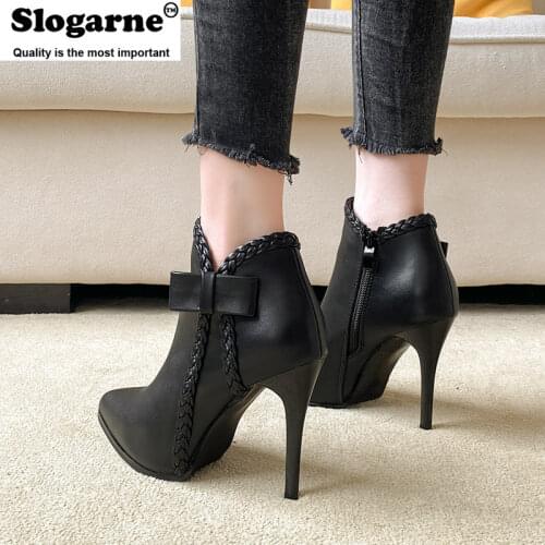 Slogarne Leather Pumps