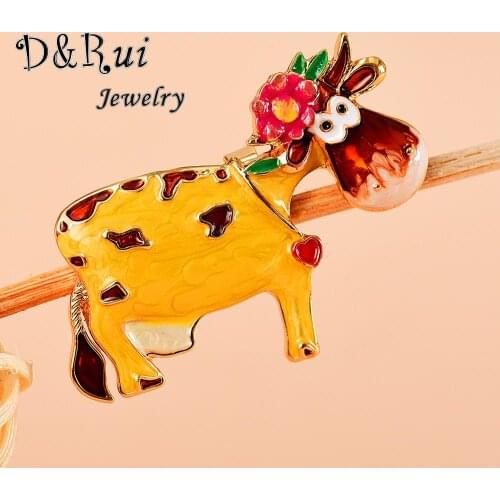New Arrival Cartoon Cow Pin Brooch High Quality Kids Animal Bull Cattle Brooches Pins Jewelry New Year Gifts 2021 for Women Men