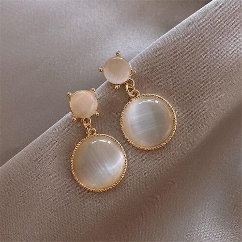 South Korea New White Moonlight Cats Eye Stone Earrings French High Sense Small Fresh Eardrop Simple Temperament Female Jewelry
