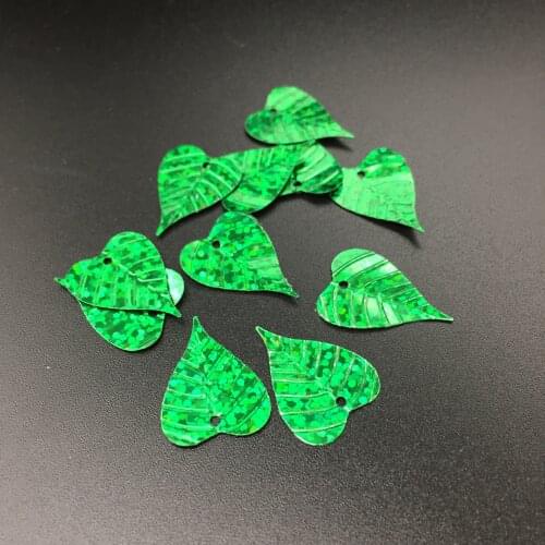 50g/lot PVC Leaf Sequins 15*20mm Sewing DIY Christmas Accessories For Crafts Blade Leaves With 1 Side Hole Laser Green