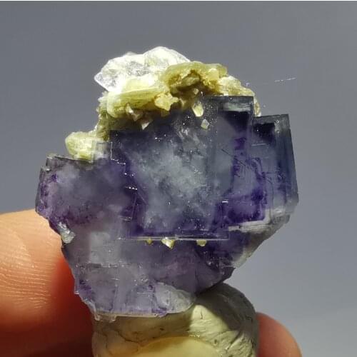13.1gNatural purplish fluorite mica crystal mineral stone home decoration compound round vein teaching specimen collection ornam