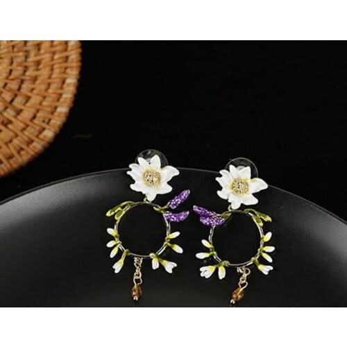 Elegant Delicate Flower Hoop Earrings for Women Gold Color Earrings Chain Hanging Delicate Earrings Personality Exquisite Trendy