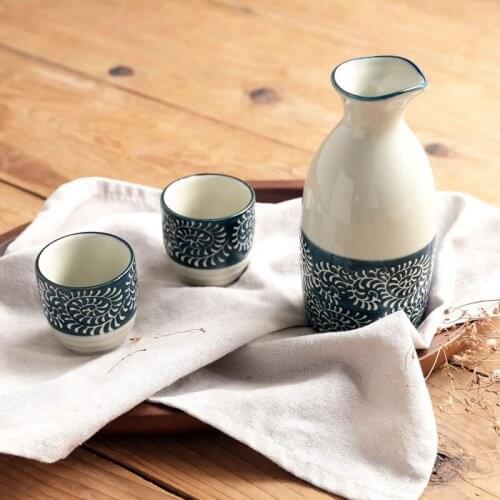 Chinese Traditional ceramic hip flasks set 1pc hip flasks+2pcs cups alcohol bottle cup Plants sake drinkware chinese spirit