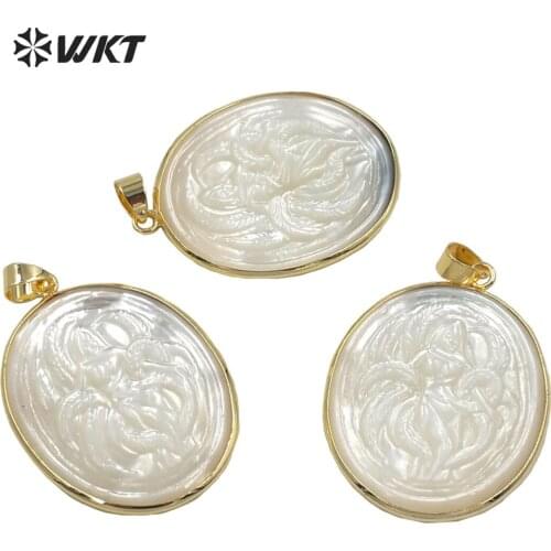 WT-JP245 Amazing The Beauty gold bezel hand carved mother of pearl pendant the beauty girl shell pendant as gift for friend