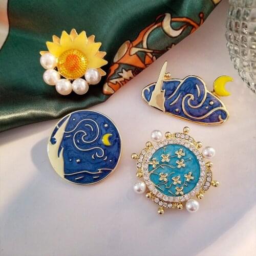 Vintage Geometric Round Blue Dripping Glaze Metal Pin Starry Sunflower Pearl Hollow Castle Lapel Brooch For Women Party Jewelry