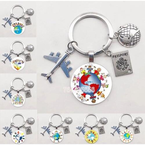 ChildrenS Hand In Hand World Map Keychain Travel Exploration Glass Dome Cabachon Aircraft Charm Pendant Keychain MenS And Wome
