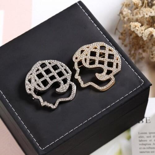 New Arrival Hollow Head Shape Brooch Women Crystal Brooch Suit Lapel Pin Fashoin Jewelry for Gift Party