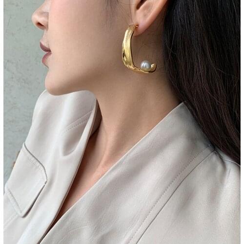 2020 New Fashion Womens Earrings Delicate Single Romantic Metal Pearl Earrings For Women Party Girl Jewelry Gifts Wholesale