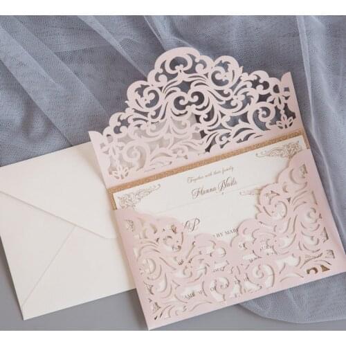 10 pieces/lot) Laser Cut Pink Pocket Wedding Invitations Gold Glitter Backing Birthday Engagement Party Invite RSVP Cards IC145