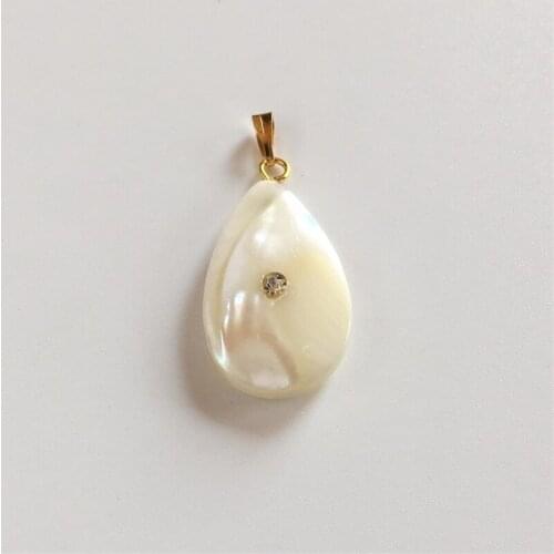 FUWO Natural White Shell Pendants With Cubic Zirconia Charm Drop Shape Pendant Ladies Make Necklace Accessories PD595