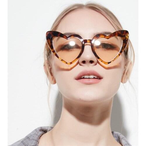 2020 Trending Cat Eye Sunglasses Big Heart Popular Heart Sharp Women Fashion Glitter Pink Glasses High Quality Shades for Female