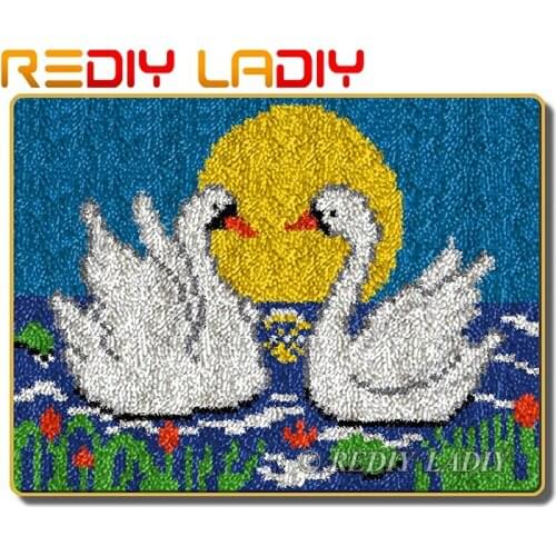 Latch Hook Rug Kits Crocheting Carpet Rug Two Swans Love Acrylic Yarn Pre-Printed Canvas Cushion Mat Crochet Wall Tapestry Craft