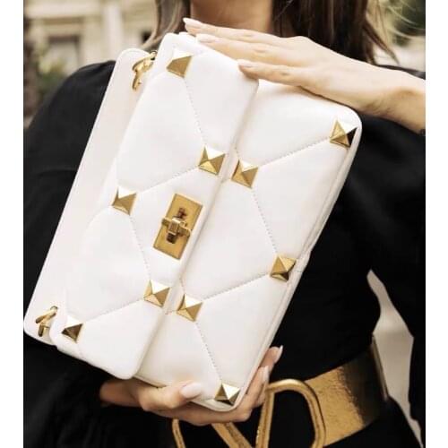 2021 spring and summer new fashion designer handbags, womens high-quality real leather shoulder bags, luxury rivet fashion bags