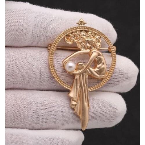 European and American antiques copy baroque pearl design sense palace dream of angel matte texture coat brooch female