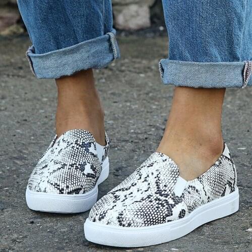 Womens Pu Snake Print Leather Sneakers Woman Shoes Mix Color Slip on Flat Shoes Female Plus Size 2019 Platform Casual Walking G