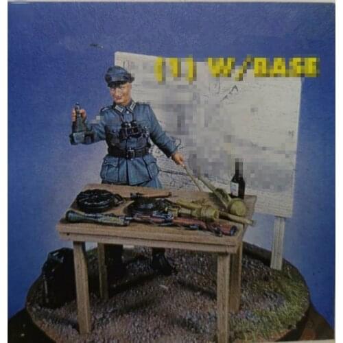 1/35 Resin Figure Model Kit Unassambled Unpainted //937(with base and table)