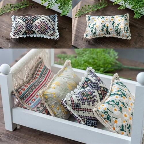 Newborn Retro Embroidered Cross Pattern Embroidery Daisy Small Plant Photography Auxiliary Decoration Pillow