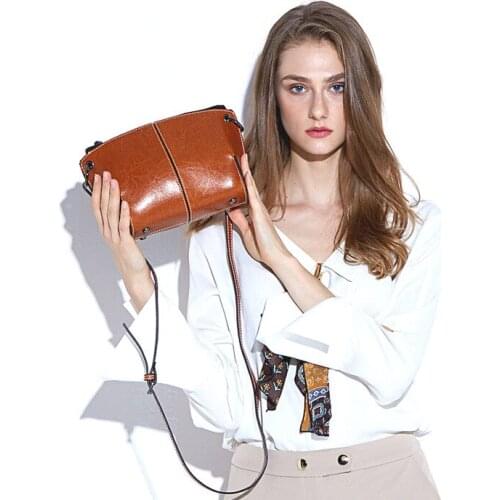 New Fashion Retro Solid Color Sewing Thread Shoulder Bag Large Capacity Splicing Crossbody Bag Oil Wax Leather Concise Shell Bag