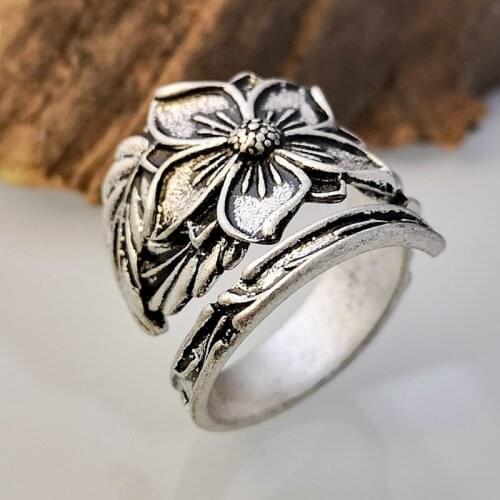 Fashion men and women party jewelry creative simple flower leaf Vintage ring exaggerated 925 Thai silver opening adjustable ring