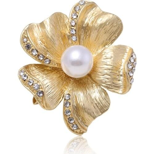 Retro Flower Brooch Trendy Luxury Jewelry Alloy Floral Pearl Coat Clothes Pin Elegant Female Women Accessories Gifts for Women