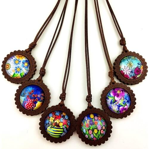 Jaingzimei 24pcs Small Wild Flower 25mm Glass Cabochon with Base Women Wood Necklace wholesale
