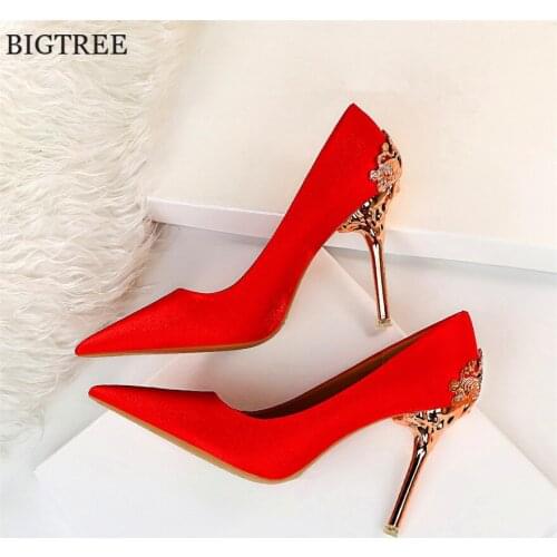 Metal Carved Thin Heel Pumps Women Shoes Sexy Pointed Toe Ladies Party Shoes Office Lady Red Silk Wedding Shoes Woman High Heels