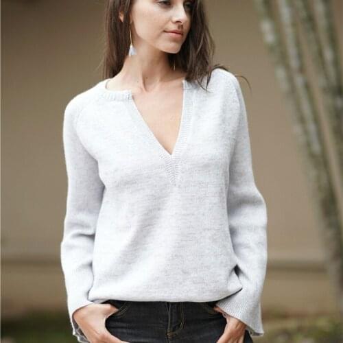 Sweater female 2021 autumn new solid color pullover sweater female temperament commuter V-neck large size loose sweater