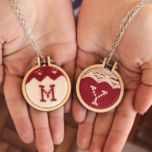 1 Pcs/set Wooden Mini Embroidery Hoop Ring Cross Stitch Frame Handmade Pendant Crafts Embroidery Circle Sewing Kit