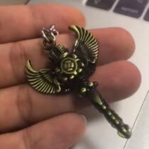 Cross Keyrings Pope Crown Keychains Wing Christian Lucky Purse Bag Pendant for Men Women Key Chains Holder Rings For Car Gift