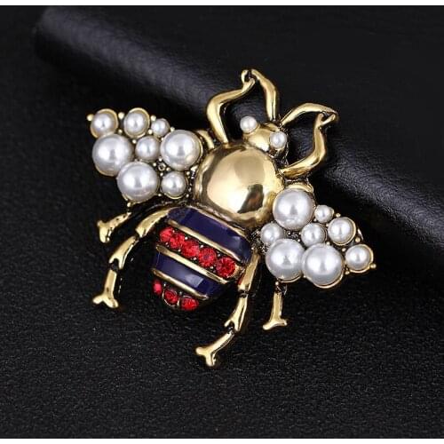 Bohemian style trendy fashion three-dimensional pearl brooch earrings cute new bee brooch womens jewelry wholesale New Fashion