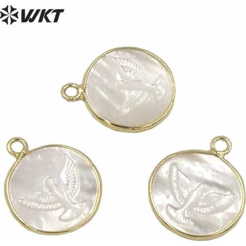 WT-JP237 Fashion Natural White Shell Pendant Christian Religous Peace Pigeon Pendant Carved Natural White Pigeon Shell Pendant