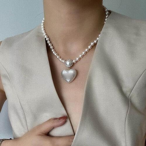 2022 NEW Pearl Love Necklace Womens Temperament Elegant Sweet Christmas Before Halloween Hot Selling Meat Pink Sweater Chain