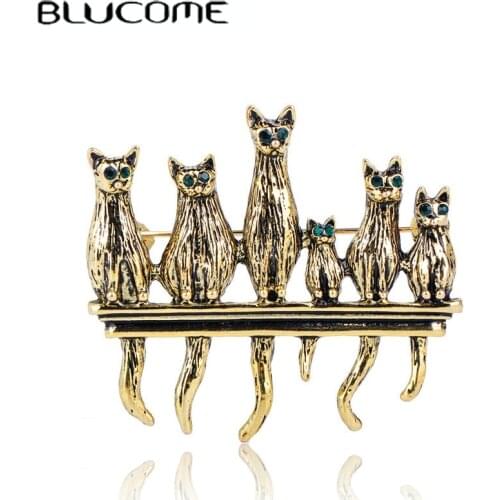 Blucome Vintage Green Eyes Cats Shape Brooches Antique Gold Animal Family Pins Brooch Suit Scarf Collar Clips For Women Men Kids