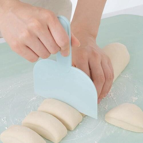 Safe Plastic Dough Cutter Multifunctional Pastry Bread Spoon Tooling Kitchen Spatula Scraper Top Baking tooling Accessories