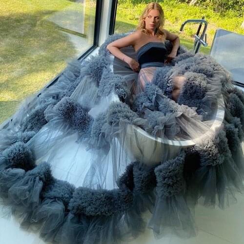 Unique Deep Gray See Thru Tulle Prom Dresses 2021 Ruffles Tiered Long Tulle Prom Gowns Strapless Abendkleider Formal Party Gown
