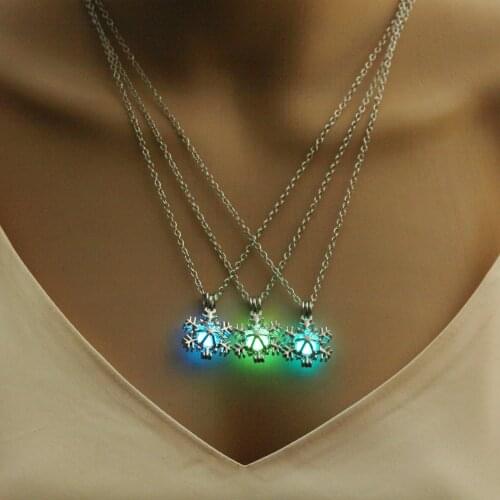 3 Color Luminous Stone Necklace Women Fashion Snowflake Glow in the Dark Pendant Necklace Sliver Necklace Jewelry