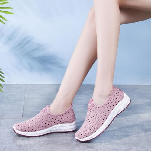 Summer Womens Shoes Old Beijing Cloth Shoes Mesh Shoes Women Breathable Hollow Mesh Casual Sneakers Women Middle-aged Mom Shoes